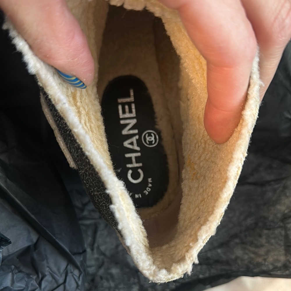 Chanel Interlocking CC Logo Suede Boots - Picture 11 of 11